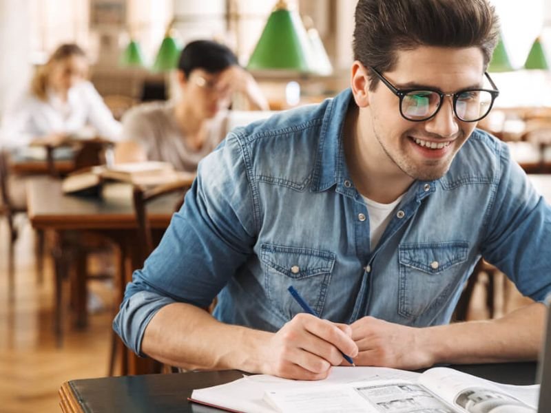 Online Economics Classes Illustration